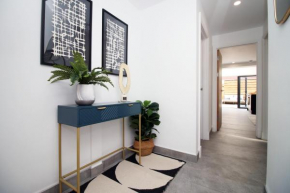 NEW Spacious 2 Bed Getaway - Private Courtyard! - Underfloor Heating